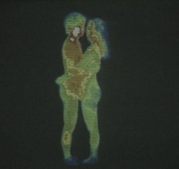 サーモグラフィーで見た男女の抱き合う画像