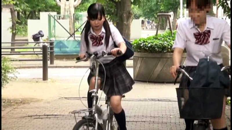 自転車の椅子に媚薬を塗られ通学路でも我慢できずサドルオナニーをするほど発情しまくる女子校生 001