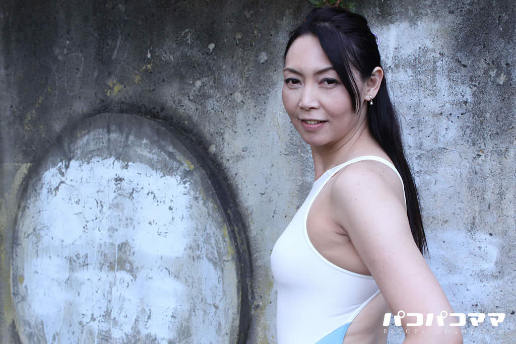 松川薫子 五十路熟女の初体験 ～競泳水着でイタシたい～ 003
