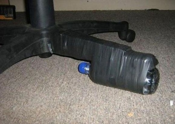 HAHAHA！壊れたり無くしてもこれで大丈夫さ！発想が豊かな修理方法 011