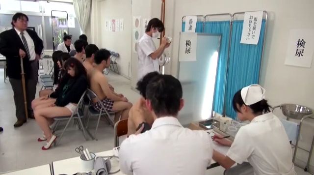 学校の健康診断で下半身をパンティ1枚にさせられるJCたち 彩城ゆりな 青井いちご ほのかまゆ