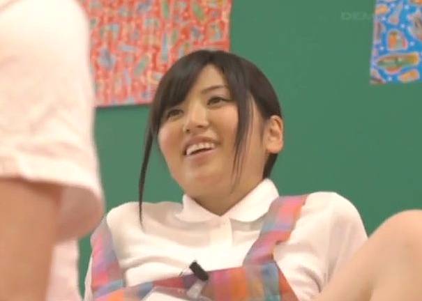 M字開脚のまま笑顔でハメられる保育士 川崎亜里沙