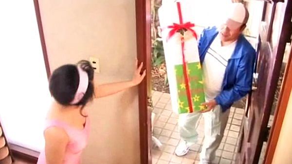 ツリーを配達しに来てくれた業者