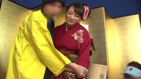 杵と臼を使って本格お餅つき