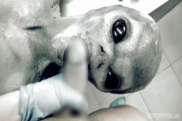 科学者にフェラチオを強要されるロズウェル事件の宇宙人