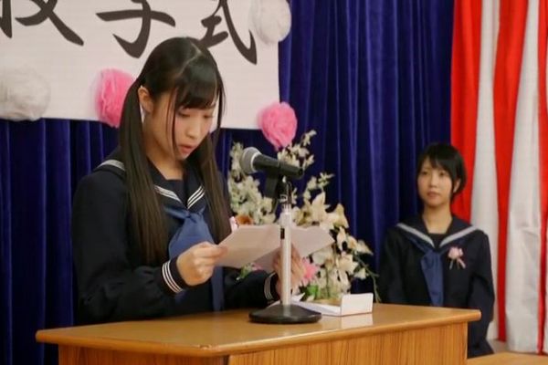 都立しゃぶりながら●校の卒業式で答辞をスピーチする女子校生 栄川乃亜