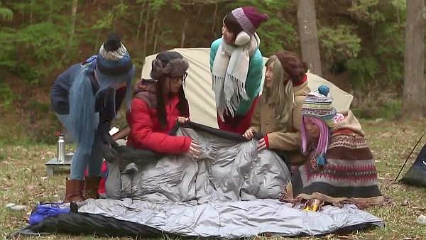 仲良し女子が集まってキャンプ
