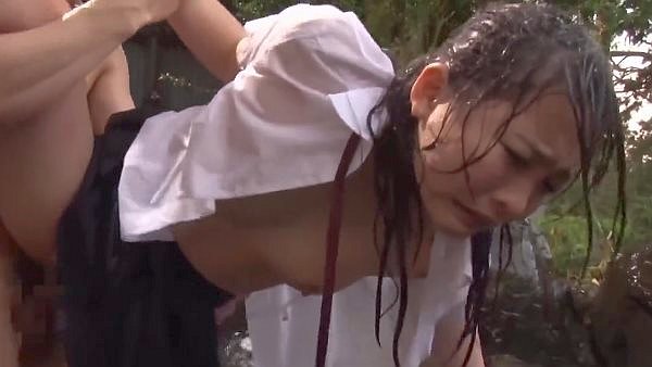 雨とお湯とでもっとずぶ濡れになるJK