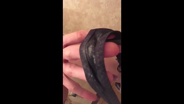 パンツはオリモノで汚れまくり