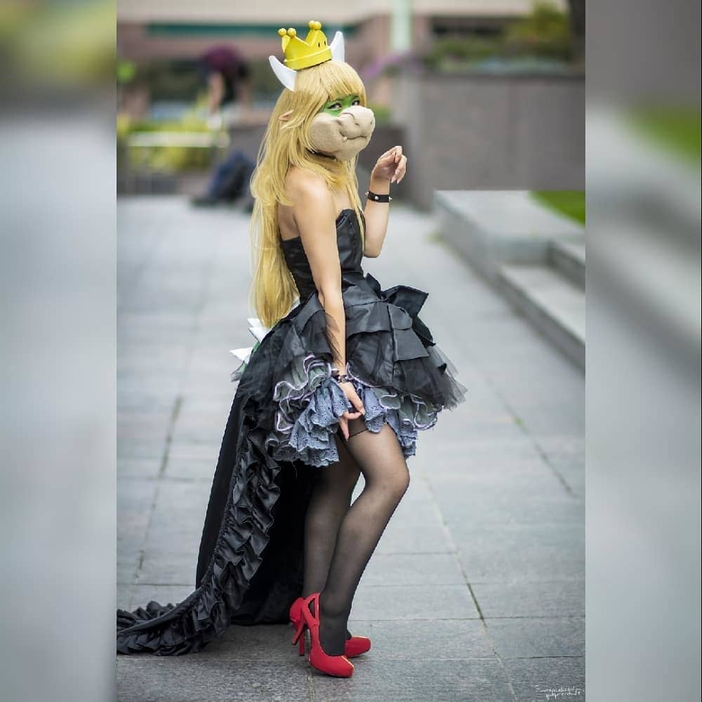 顔だけクッパなクッパ姫のコスプレ