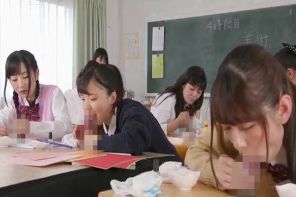 学校の授業でペットのおちんちんと戯れている女子校生たち 神坂ひなの あおいれな 宮沢ゆかり