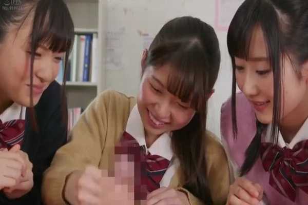 学校の図書室でペットのおちんちんをかわいがっている女子校生たち 神坂ひなの あおいれな 宮沢ゆかり