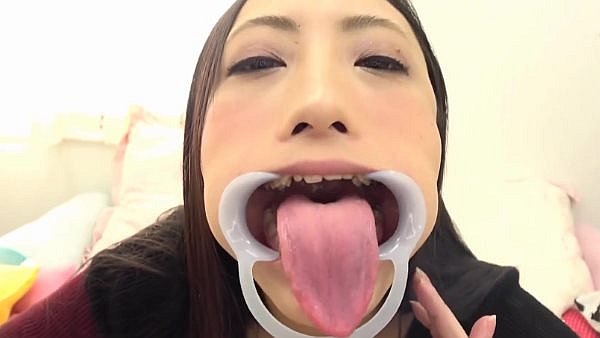 開口器でお口の中も丸裸にされる神納花(管野しずか)さん
