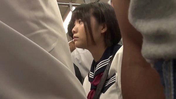 満員電車に乗り込んできた女子校生（雛菊つばさ）