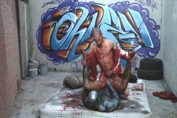 ゲイゾンビが感染させた人間にアナルを掘らせてる閲覧注意ホモ動画 L.A. ZOMBIE