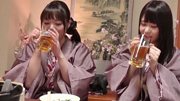 温泉旅館で女子旅を満喫する川越ゆいとNIMO