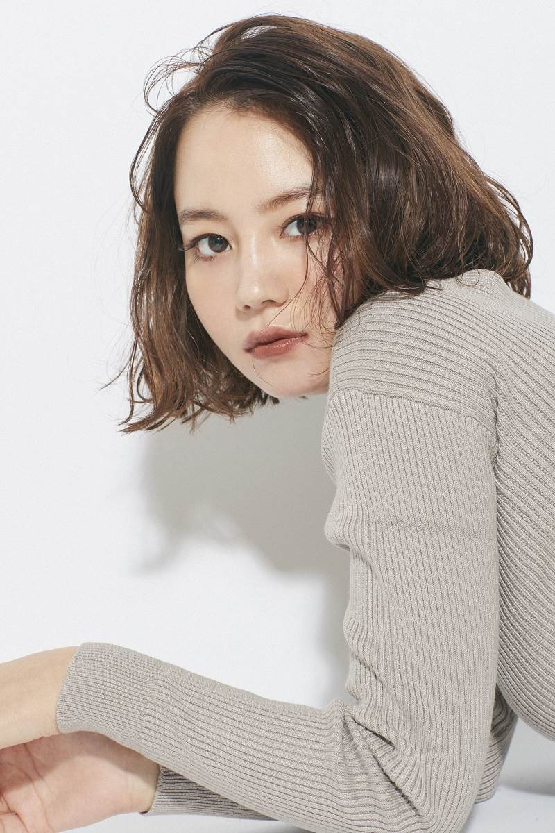 堀北真希の妹であるNANAMIがセクシー写真集を発売