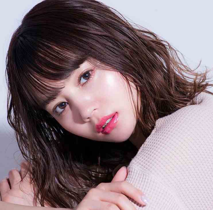 堀北真希の妹であるNANAMIがInstagramでモデルとしての美しい自撮りをお披露目