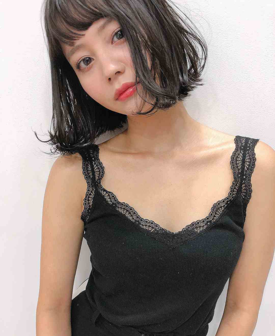 セクシー写真集を発売したファッションモデルのNANAMIが姉の堀北真希と同じく貧乳だった...