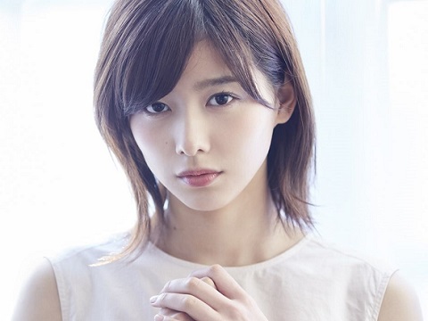 渡邉理佐がデリヘル嬢に！？ホテルで客に谷間を見せつけ本番のお誘い