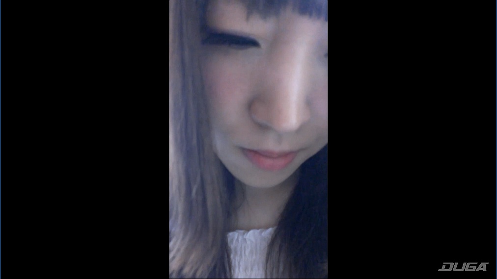 何かに耐えるかのようなロリちゃん