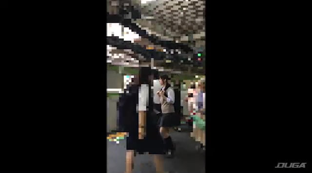 歩くツインテールちゃん