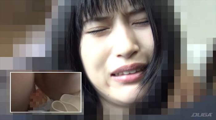 たまらず声を上げそうになるが我慢するあいりちゃん