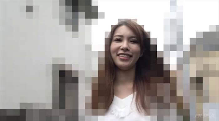 スタッフから説明を受けるナナちゃん