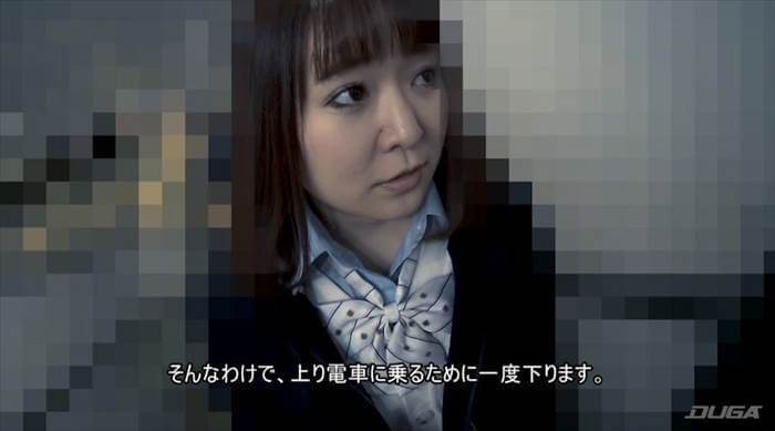 満員の電車に乗るために移動するまゆちゃん