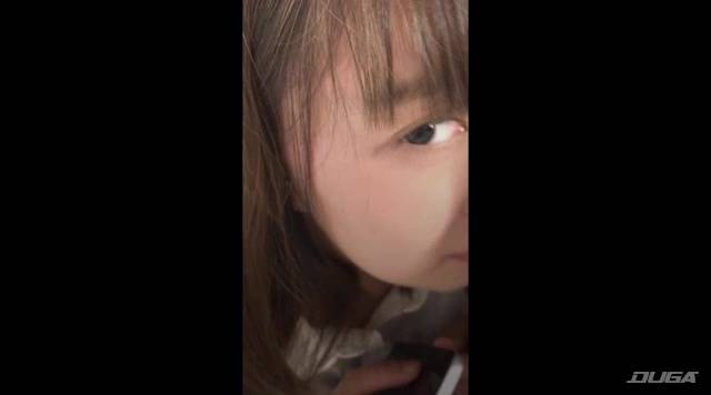チラチラと見てくる女子校生