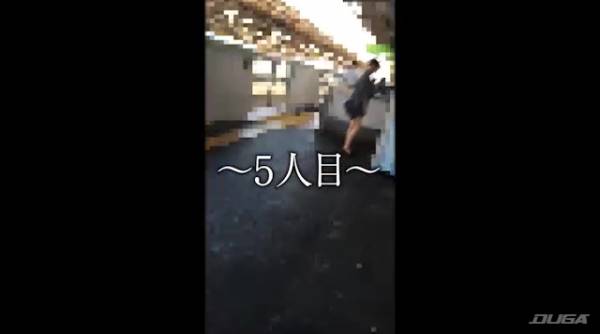 五人目のターゲットは胸元がぱっくり開いたドスケベ巨乳お姉さん