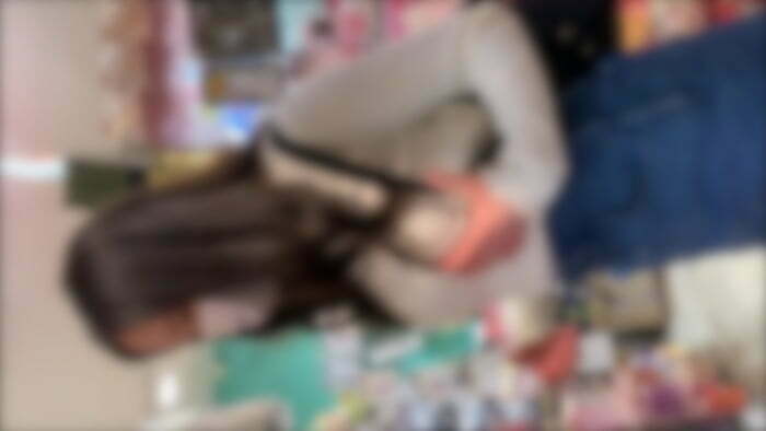【おっぱい痴漢】過去1番エロいかもww大人しくて超可愛いコの巨乳おっぱいを甲でプニプニしてたら興奮し過ぎて、両掌で何度もモミモミ-00001