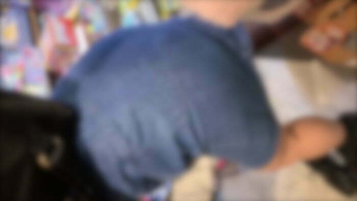 【おっぱい痴漢】過去1番エロいかもww大人しくて超可愛いコの巨乳おっぱいを甲でプニプニしてたら興奮し過ぎて、両掌で何度もモミモミ-00006