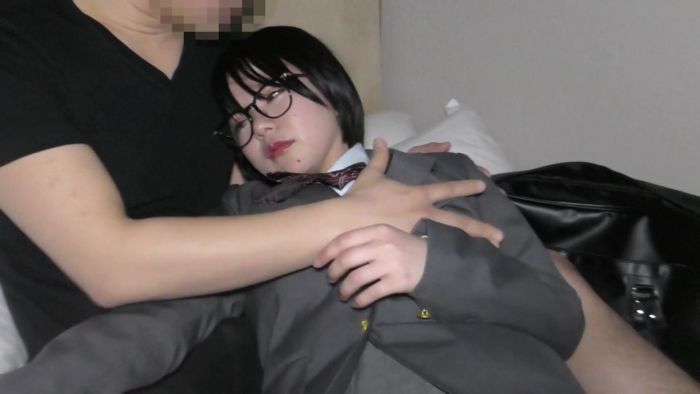 【イタズラ】マン貫初のJK撮影!塾帰りの名門校メガネ巨乳制服女子/ヘンタイ塾講師のナマ挿入激ピスで白目半失神【高画質】-001
