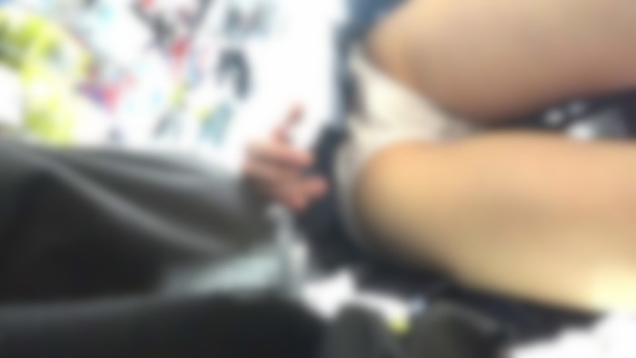 ポニーテールギャルを逆さ撮り&痴漢!最後は悲鳴を上げられ逃走!-005