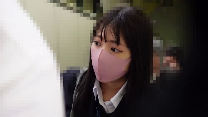 【電車痴漢 #17】《アイドル級マスク美女子●生》SNSで釣れた激カワちゃんに極長チンポで子宮内受精間違いなしの中出し-001