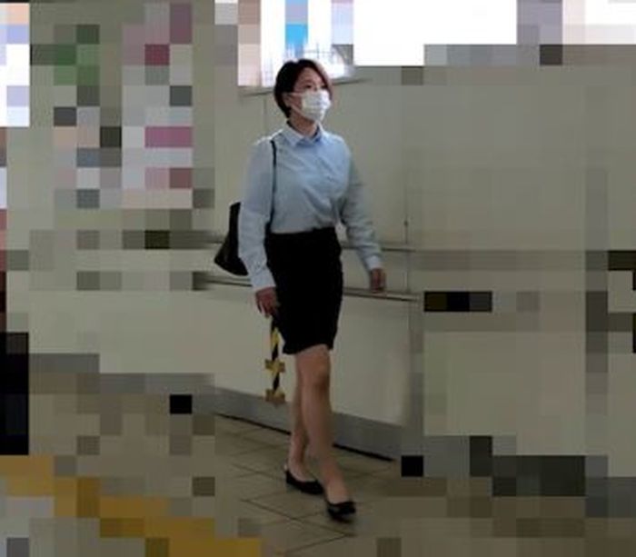 【電射男023】美人巨乳OLにお触りし放題!最後は尻コキ発射♪-001