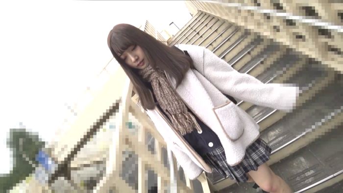 【路線バス痴かん動画18】歴代一のクソカワ美少女!!びゅっびゅ・びちゃびちゃと吹き出す音が凄いパイパン大量潮吹き!-002