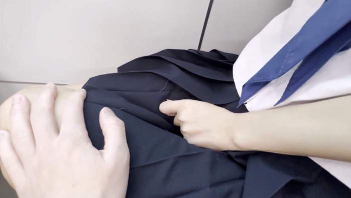 電車お触り16 ツインテールの超可愛いこの生おっぱいを触りまくり…エロ過ぎ…必見です!!-007