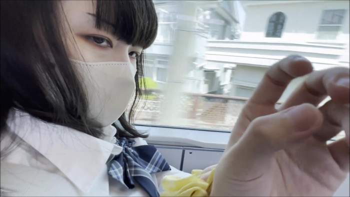 電車お触り15 制服ちゃんがスヤスヤしてたので、柔らかおっぱいを揉みまくり…生おっぱいまで頂きました泣-001