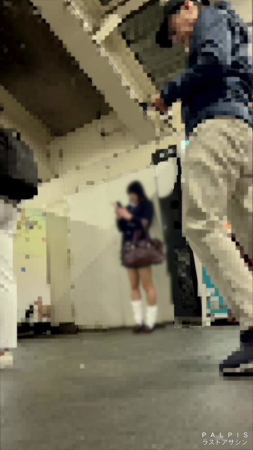 【忍射Ep31】ムサ生娘に触りとぶっかけ。車内にて。-001