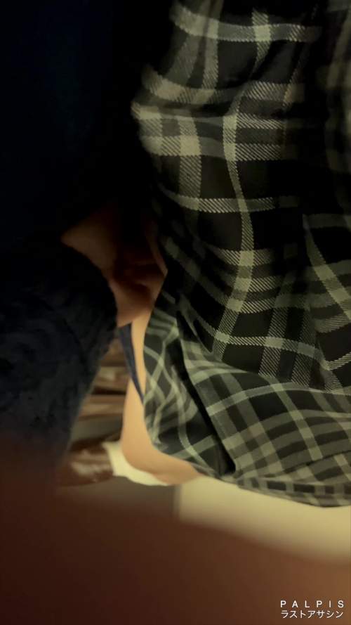 【忍射Ep31】ムサ生娘に触りとぶっかけ。車内にて。-006