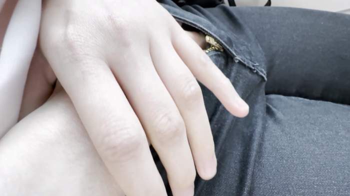 電車お触り27 生マンだけは守りきった超美女!しかしおっぱいをたっぷり揉まれまくり……-010