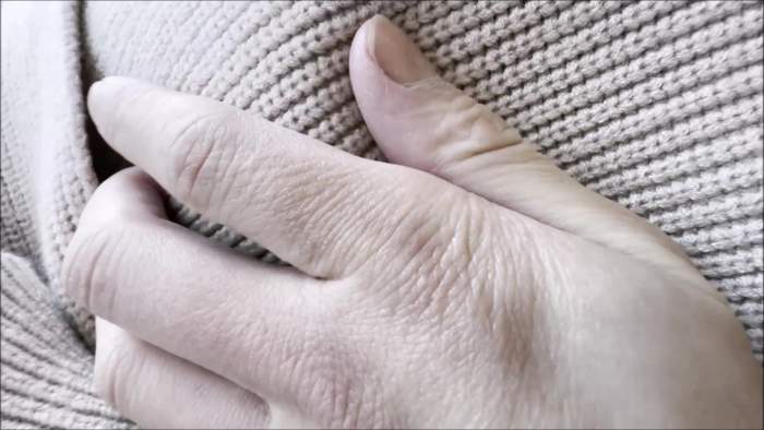 電車お触り26 されるがままの超可愛いコ!!生おっぱいと生マ◯を触られまくり…最高…-003