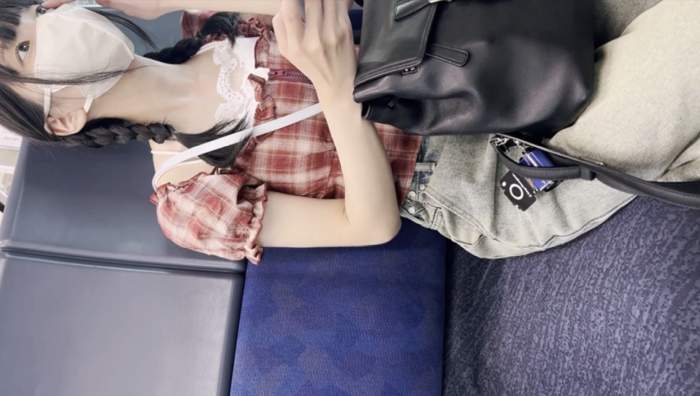 電車お触り30 スーパー可愛いコ登場!マシュマロおっぱいをずーーっとモミモミしました-001