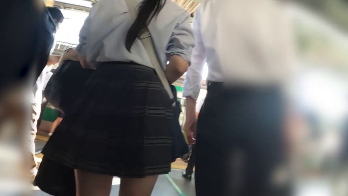 痴かん狂信者 #84【★4】真面目系娘のムッチリお尻を揉みしだき→Pずらし生尻揉むと激しく抵抗→スカート捲れ歩きの後追い撮り-002