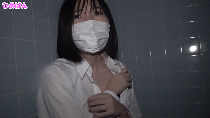 黒髪の優等生風のJ●が電車の中で太ももに滴るほどの潮吹き!連れ込んだトイレでフェラ&無許可の生中出しw-008