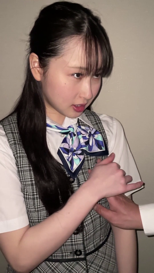 【前編 K県K市イベント試食販売員】アイドルの卵にイラマ指導/容赦ない大量口内射精【ガチセクハラ流出】-001
