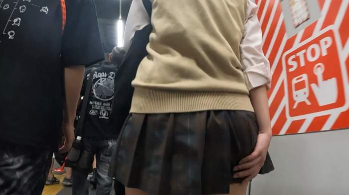 痴かん狂信者 #109【★4】長身細身ミニスカ娘のむっちりお尻を粘着お触り揉みしだき、手の平全体で弾力と柔らかさを堪能-010