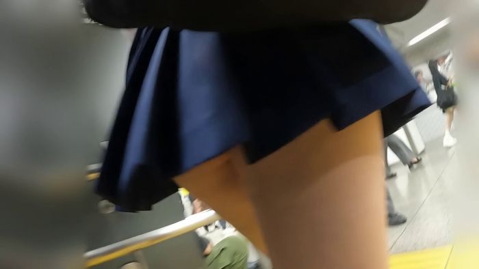 痴かん狂信者 #111【★4】黒髪ミニスカ娘のむっちり太もも、ハリのある巨尻を撫でまわし、Pずらして指入れ。降車後追跡逆さ撮りま-011